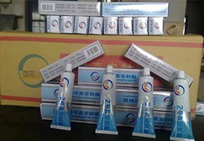 本產(chǎn)品是由潤(rùn)滑油基礎(chǔ)油經(jīng)精餾、稠化并加入適量的添加劑，再經(jīng)后處理后制得。本產(chǎn)品主要用作真空系統(tǒng)的活動(dòng)部分和可拆卸部分的密封和潤(rùn)滑。1、2、3號(hào)適用于30℃條件下使用，4號(hào)最高使用溫度可達(dá)120℃，可用